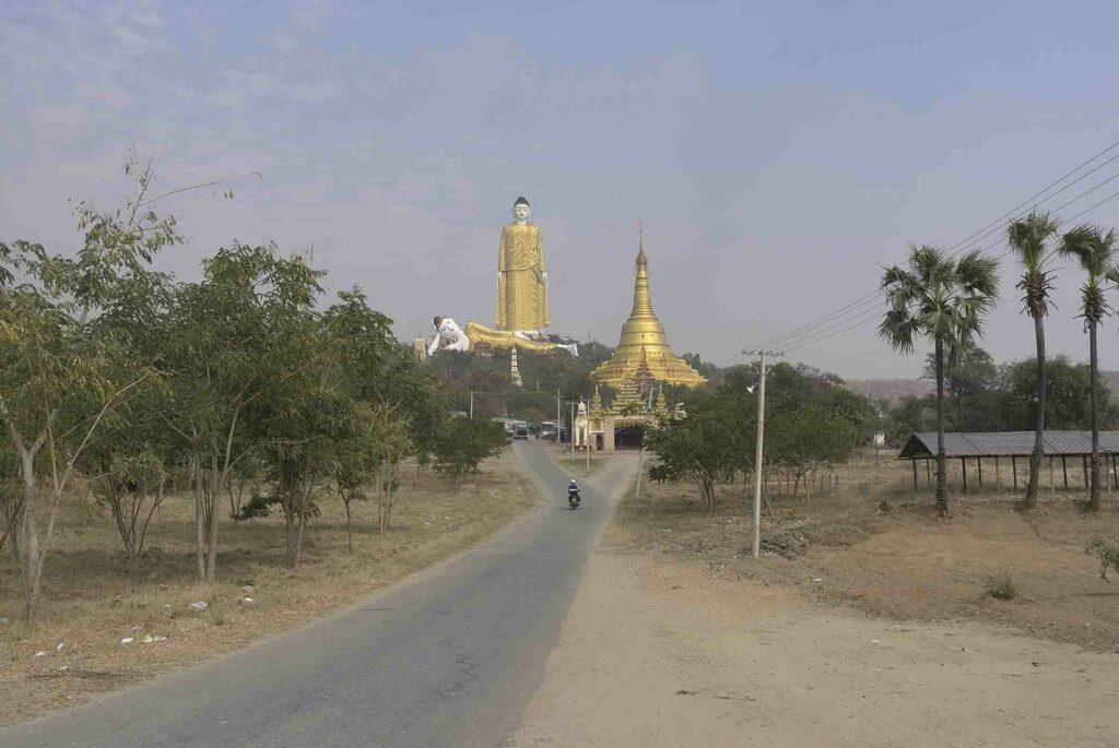 Sur la route de MONYA