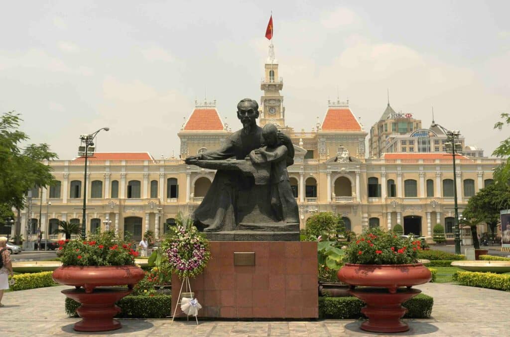 Ho Chi Minh sculpture De Ho Chi Minh