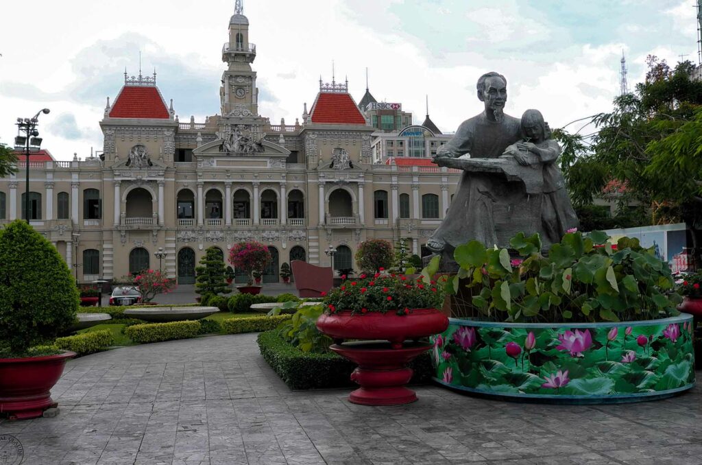 La Mairie et Ho Chi Minh