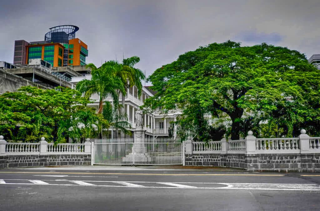 MAHE de LA BOURDONNAIS