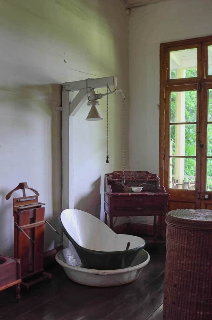 EUREKA, La salle de bains