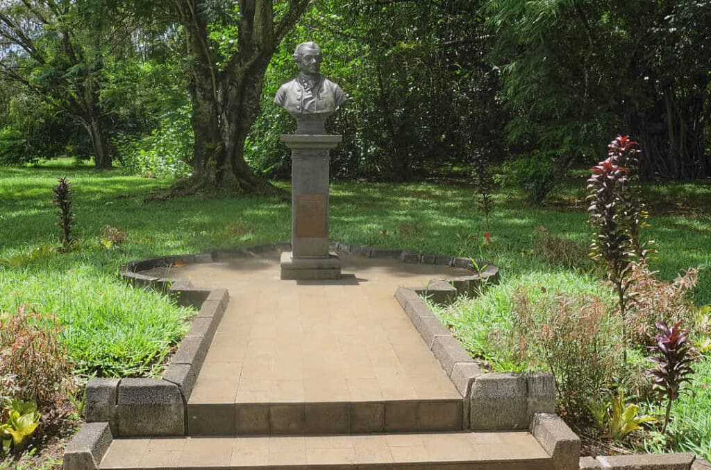 La staue de POIVRE offerte par J.TOUBON