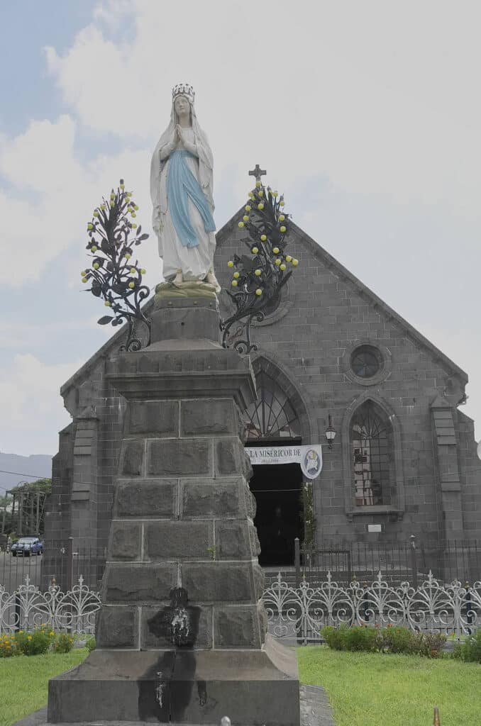 La vierge Marie de l'église de MONTMARTRE