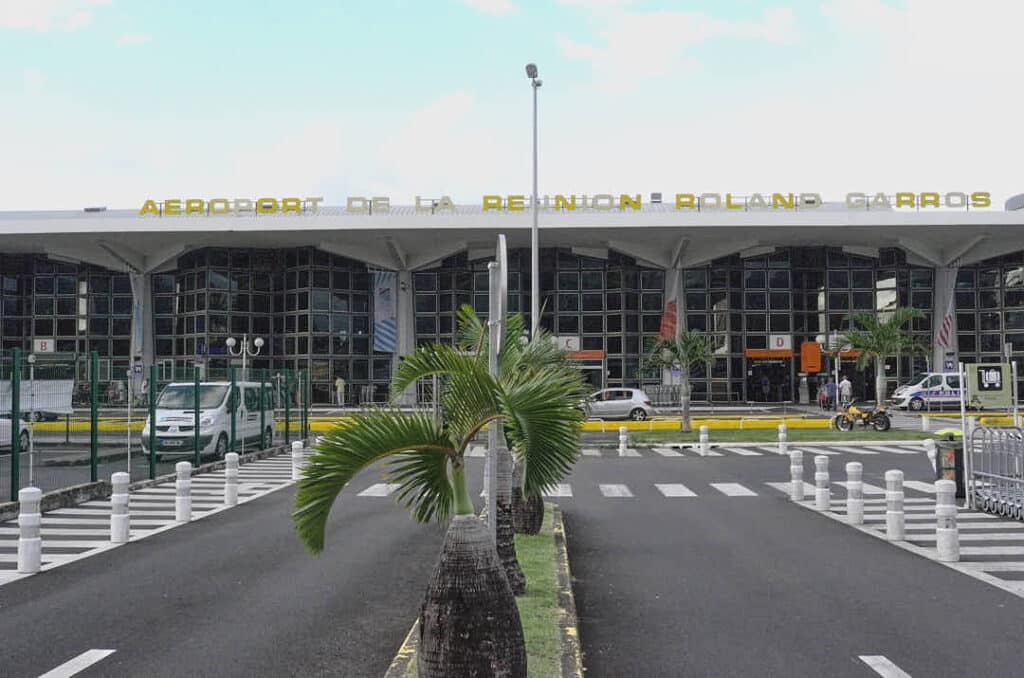 L'aéroport ROLAND GAROS de SAINT DENIS