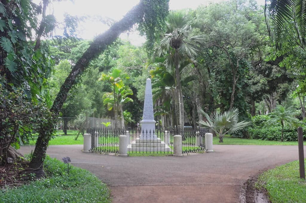 PAMPLEMOUSSE Stèle commémorative